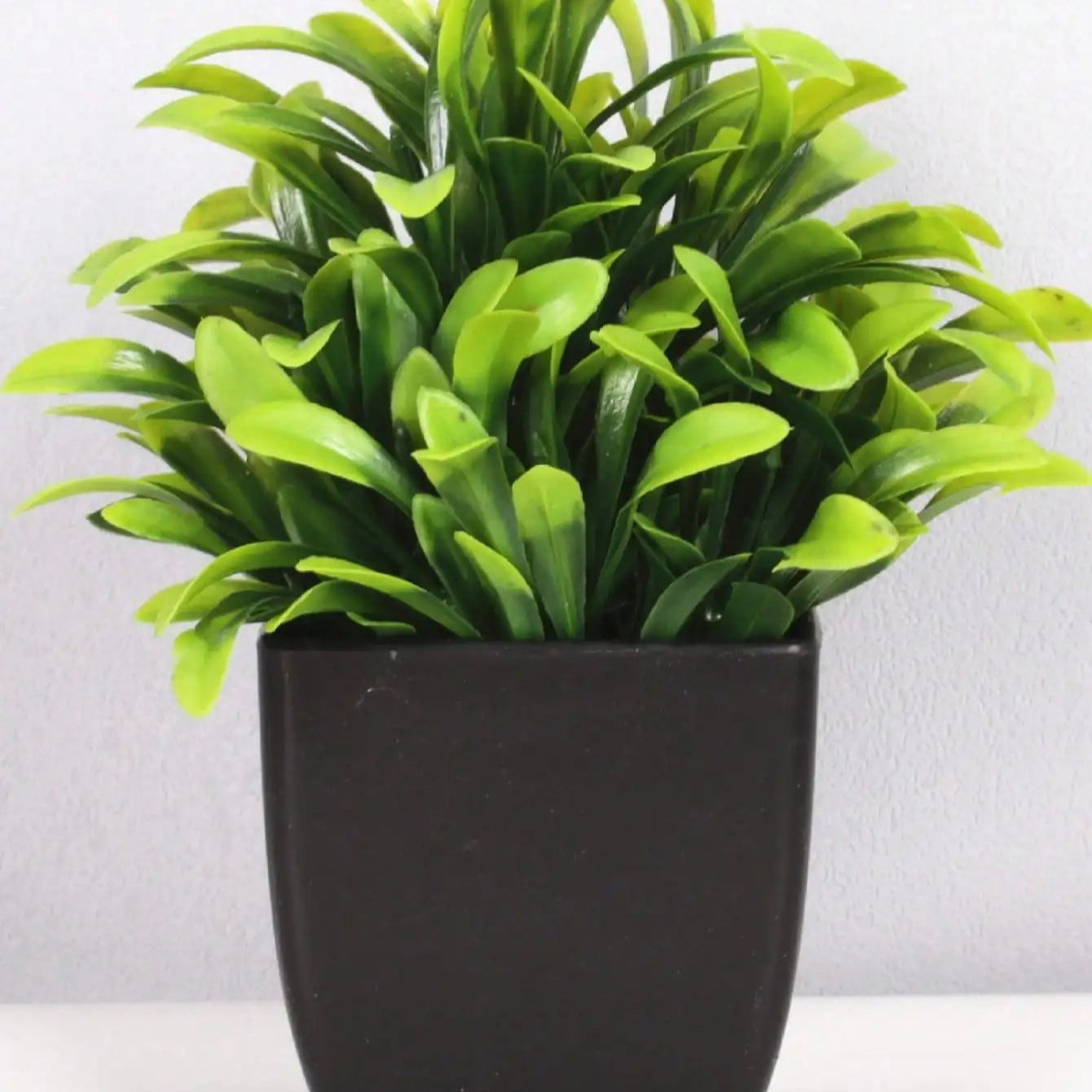 1pc planta falsa pote preto, mini planta artificial em vaso de eucalipto para decoração de mesa de banheiro de fazenda de escritório doméstico interno