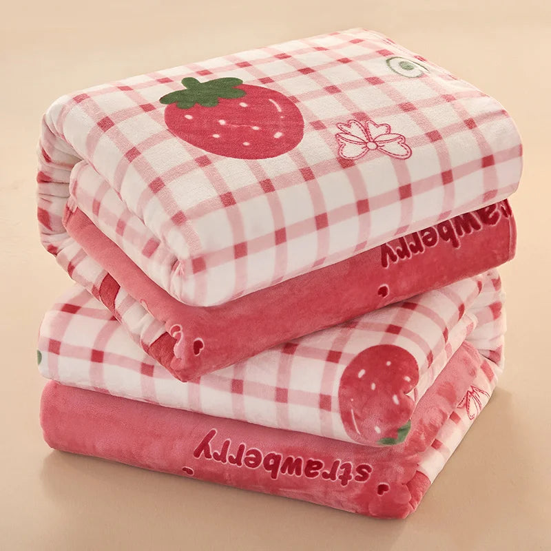 Cobertor de Flanela com Estampa de Morango – Aconchego e Estilo